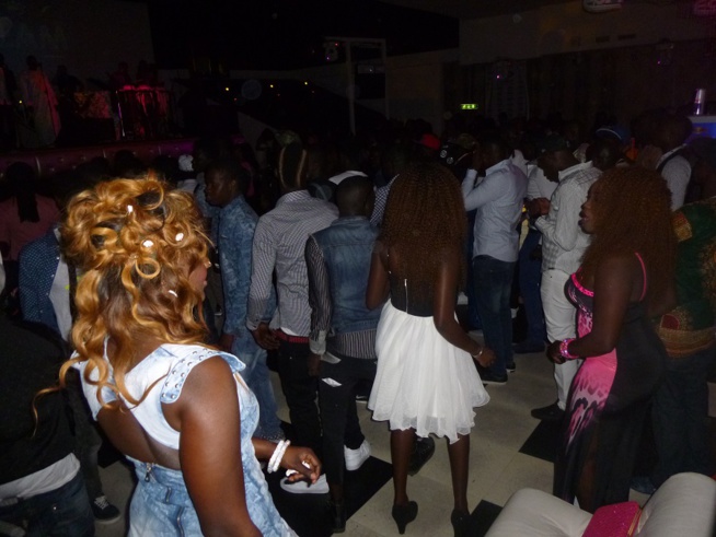 Pape Diouf "Le seigneur" de la musique Sénégalaise à Torino. Revivez les images de son bégué. Pape Diouf "Le seigneur" de la musique Sénégalaise à Torino. Revivez les images de son bégué.