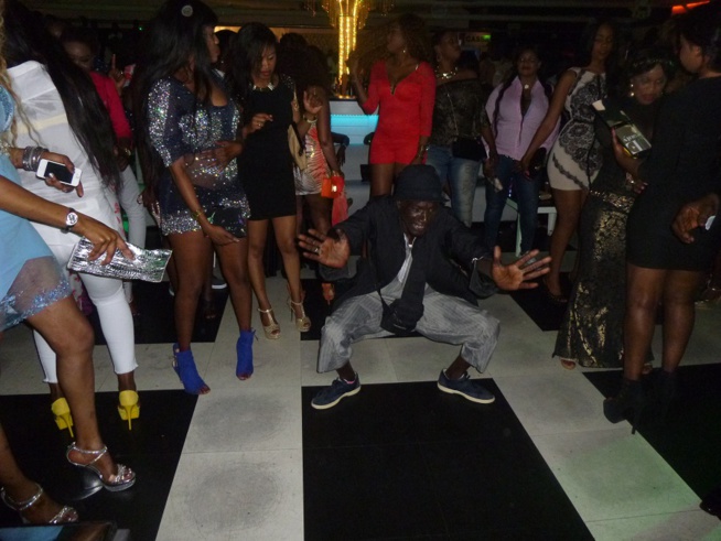 Pape Diouf "Le seigneur" de la musique Sénégalaise à Torino. Revivez les images de son bégué. Pape Diouf "Le seigneur" de la musique Sénégalaise à Torino. Revivez les images de son bégué.