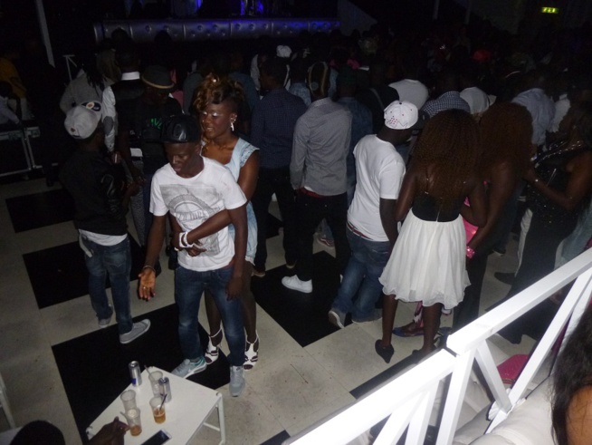 Pape Diouf "Le seigneur" de la musique Sénégalaise à Torino. Revivez les images de son bégué. Pape Diouf "Le seigneur" de la musique Sénégalaise à Torino. Revivez les images de son bégué.