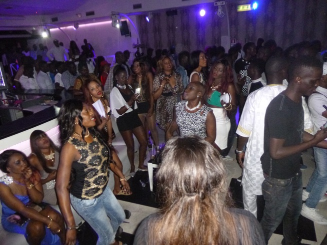 Pape Diouf "Le seigneur" de la musique Sénégalaise à Torino. Revivez les images de son bégué.