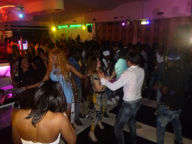 Pape Diouf "Le seigneur" de la musique Sénégalaise à Torino. Revivez les images de son bégué. Pape Diouf "Le seigneur" de la musique Sénégalaise à Torino. Revivez les images de son bégué.