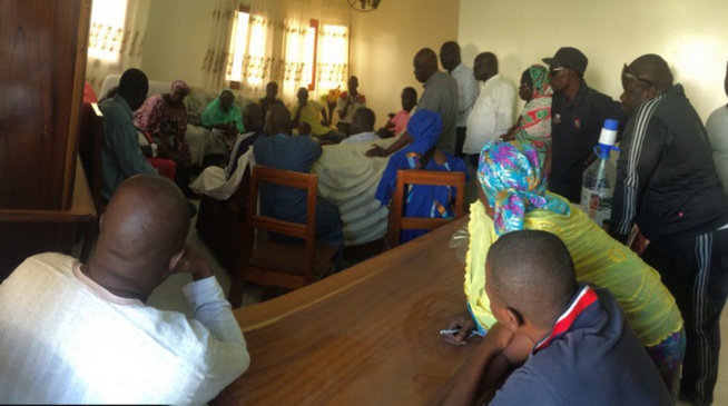 Démolition des bâtiments construits à 200 m de l’aéroport: Le Jaaraf de Ouakam, tire sur le gouverneur, Diouf Sarr, Macky.... (vidéo) Démolition des bâtiments construits à 200 m de l’aéroport: Le Jaaraf de Ouakam, tire sur le gouverneur, Diouf Sarr, Macky.... (vidéo)