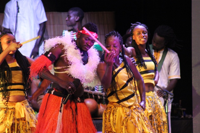 Le danseur Pape Moussa rend hommage son père Bouly Sonko Le danseur Pape Moussa rend hommage son père Bouly Sonko