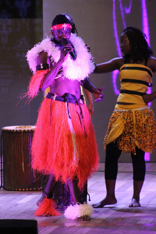Le danseur Pape Moussa rend hommage son père Bouly Sonko Le danseur Pape Moussa rend hommage son père Bouly Sonko