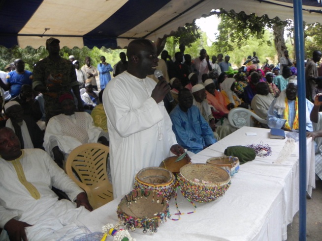Idrissa Seck élevé au rang de fils de la famille Badjicounda Idrissa Seck élevé au rang de fils de la famille Badjicounda