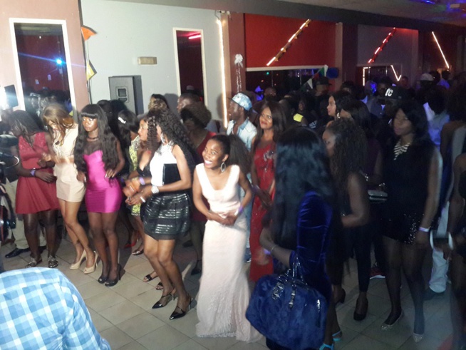 15 Photos:Titi la lionne de la musique Sénégalaise a rugit a Antwerp en Belgique ce 06 juin avant d'attérir à Montpellier et l'Italie. 15 Photos:Titi la lionne de la musique Sénégalaise a rugit a Antwerp en Belgique ce 06 juin avant d'attérir à Montpellier et l'Italie.