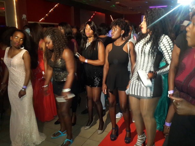 15 Photos:Titi la lionne de la musique Sénégalaise a rugit a Antwerp en Belgique ce 06 juin avant d'attérir à Montpellier et l'Italie. 15 Photos:Titi la lionne de la musique Sénégalaise a rugit a Antwerp en Belgique ce 06 juin avant d'attérir à Montpellier et l'Italie.