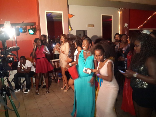 15 Photos:Titi la lionne de la musique Sénégalaise a rugit a Antwerp en Belgique ce 06 juin avant d'attérir à Montpellier et l'Italie. 15 Photos:Titi la lionne de la musique Sénégalaise a rugit a Antwerp en Belgique ce 06 juin avant d'attérir à Montpellier et l'Italie.