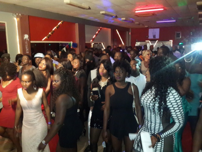 15 Photos:Titi la lionne de la musique Sénégalaise a rugit a Antwerp en Belgique ce 06 juin avant d'attérir à Montpellier et l'Italie. 15 Photos:Titi la lionne de la musique Sénégalaise a rugit a Antwerp en Belgique ce 06 juin avant d'attérir à Montpellier et l'Italie.