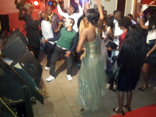 15 Photos:Titi la lionne de la musique Sénégalaise a rugit a Antwerp en Belgique ce 06 juin avant d'attérir à Montpellier et l'Italie. 15 Photos:Titi la lionne de la musique Sénégalaise a rugit a Antwerp en Belgique ce 06 juin avant d'attérir à Montpellier et l'Italie.