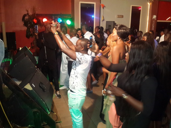 15 Photos:Titi la lionne de la musique Sénégalaise a rugit a Antwerp en Belgique ce 06 juin avant d'attérir à Montpellier et l'Italie. 15 Photos:Titi la lionne de la musique Sénégalaise a rugit a Antwerp en Belgique ce 06 juin avant d'attérir à Montpellier et l'Italie.