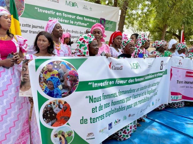 LES FEMMES DE TAMBACOUNDA MARCHENT POUR L’UNITE ET LA TRANSFORMATION DE LEURS DEFIS EN OPPORTUNITÉS LES FEMMES DE TAMBACOUNDA MARCHENT POUR L’UNITE ET LA TRANSFORMATION DE LEURS DEFIS EN OPPORTUNITÉS
