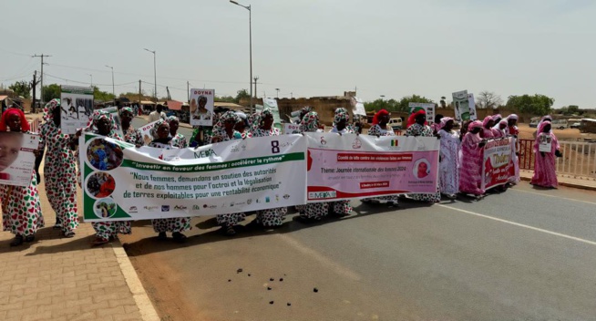LES FEMMES DE TAMBACOUNDA MARCHENT POUR L’UNITE ET LA TRANSFORMATION DE LEURS DEFIS EN OPPORTUNITÉS