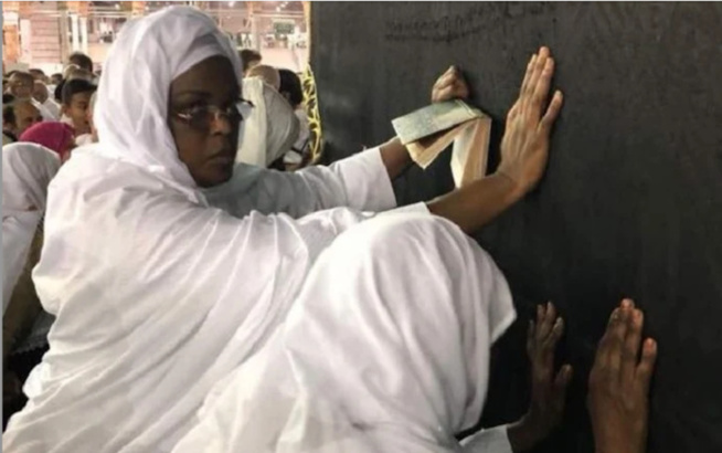 Marième Faye Sall a offert 30 billets d'avion pour le pèlerinage à La Mecque à des infirmiers etc... Marième Faye Sall a offert 30 billets d'avion pour le pèlerinage à La Mecque à des infirmiers etc...