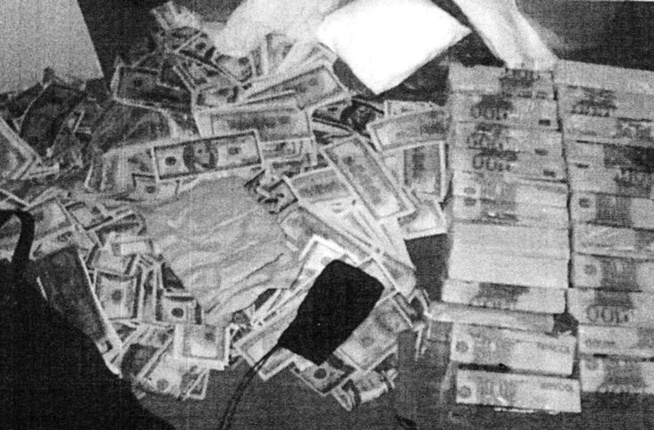 Voici les paquets retrouvés chez Thione Seck Voici les paquets retrouvés chez Thione Seck