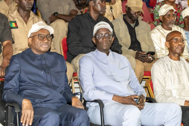Tamba noire de monde: L'apothéose du candidat de Benno Amadou Ba accueillit par le nouveau PM Sidiki Kaba Tamba noire de monde: L'apothéose du candidat de Benno Amadou Ba accueillit par le nouveau PM Sidiki Kaba