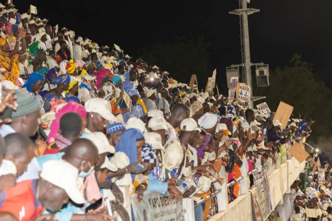 Tamba noire de monde: L'apothéose du candidat de Benno Amadou Ba accueillit par le nouveau PM Sidiki Kaba Tamba noire de monde: L'apothéose du candidat de Benno Amadou Ba accueillit par le nouveau PM Sidiki Kaba