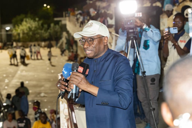 Tamba noire de monde: L'apothéose du candidat de Benno Amadou Ba accueillit par le nouveau PM Sidiki Kaba Tamba noire de monde: L'apothéose du candidat de Benno Amadou Ba accueillit par le nouveau PM Sidiki Kaba