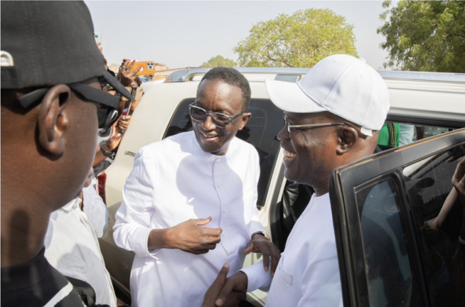 Amadou Ba et Khalifa Sall se tapent l’accolade à l’entrée de Velingara Un exemple à l’attention des politiques Amadou Ba et Khalifa Sall se tapent l’accolade à l’entrée de Velingara Un exemple à l’attention des politiques