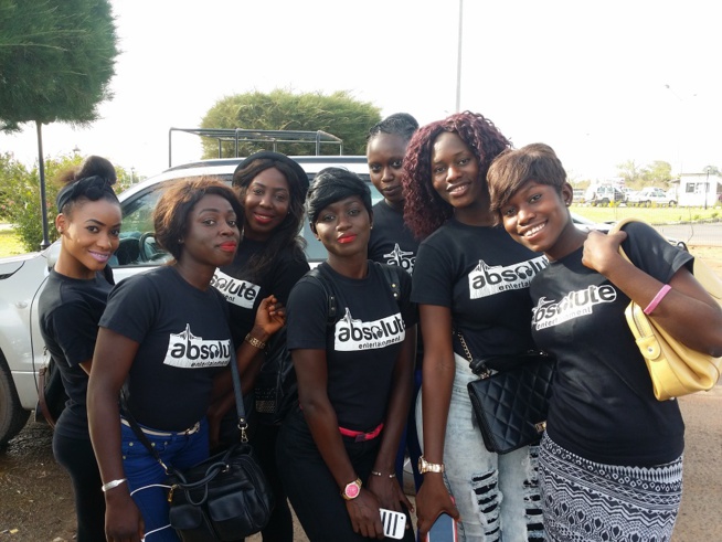 Accueille triomphale du nouveau Prince de la musique Sénégalaise Pape Diouf en Gambie par ses fans. Accueille triomphale du nouveau Prince de la musique Sénégalaise Pape Diouf en Gambie par ses fans.