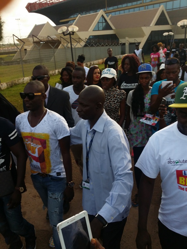 Accueille triomphale du nouveau Prince de la musique Sénégalaise Pape Diouf en Gambie par ses fans.