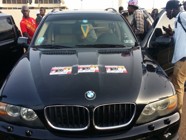 Accueille triomphale du nouveau Prince de la musique Sénégalaise Pape Diouf en Gambie par ses fans.
