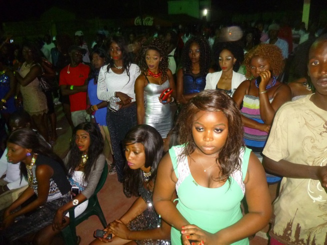 First day in Gambie: Pape Diouf et sa génération consciente remplissent le stadium de Birkama avec 2785 entées.Regardez First day in Gambie: Pape Diouf et sa génération consciente remplissent le stadium de Birkama avec 2785 entées.Regardez