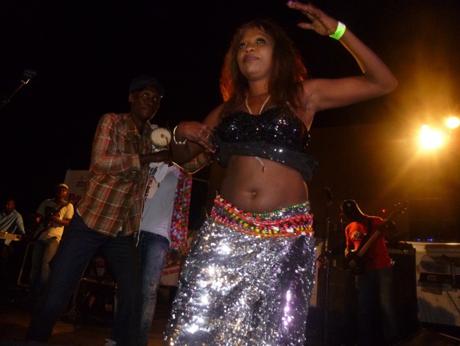 First day in Gambie: Pape Diouf et sa génération consciente remplissent le stadium de Birkama avec 2785 entées.Regardez First day in Gambie: Pape Diouf et sa génération consciente remplissent le stadium de Birkama avec 2785 entées.Regardez