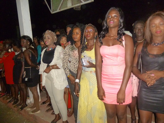 First day in Gambie: Pape Diouf et sa génération consciente remplissent le stadium de Birkama avec 2785 entées.Regardez First day in Gambie: Pape Diouf et sa génération consciente remplissent le stadium de Birkama avec 2785 entées.Regardez