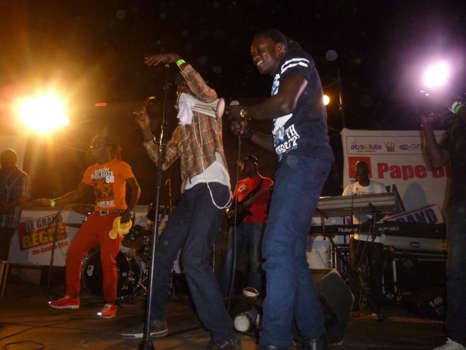 First day in Gambie: Pape Diouf et sa génération consciente remplissent le stadium de Birkama avec 2785 entées.Regardez First day in Gambie: Pape Diouf et sa génération consciente remplissent le stadium de Birkama avec 2785 entées.Regardez