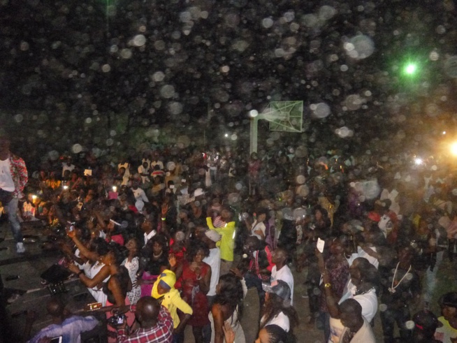 First day in Gambie: Pape Diouf et sa génération consciente remplissent le stadium de Birkama avec 2785 entées.Regardez First day in Gambie: Pape Diouf et sa génération consciente remplissent le stadium de Birkama avec 2785 entées.Regardez
