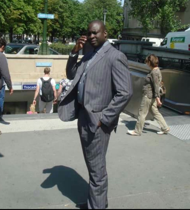 Serigne Djily Abdou Fatah Mbacké en mode "costume" à Paris