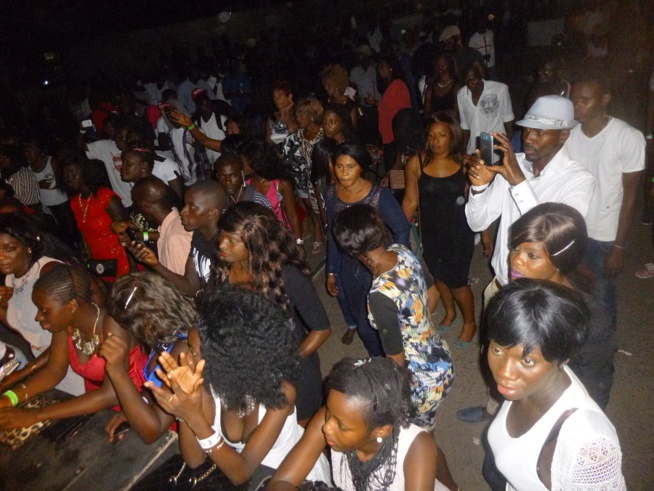 Dernière journée en Gambie: Pape Diouf impose sa loi et sa force au stadium de Bakao. Revivez les images. Dernière journée en Gambie: Pape Diouf impose sa loi et sa force au stadium de Bakao. Revivez les images.