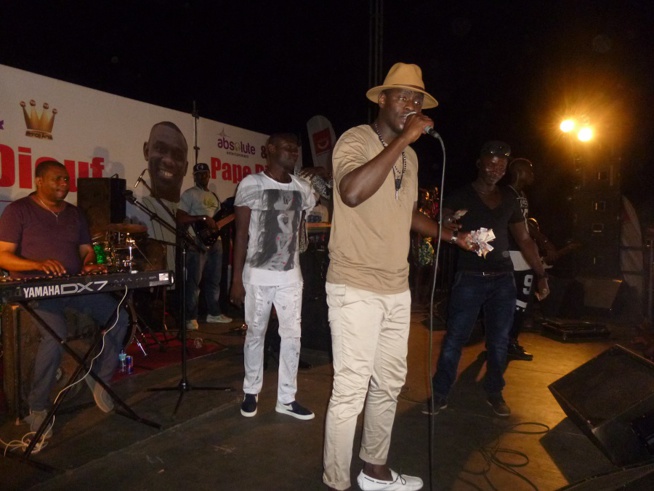 Dernière journée en Gambie: Pape Diouf impose sa loi et sa force au stadium de Bakao. Revivez les images. Dernière journée en Gambie: Pape Diouf impose sa loi et sa force au stadium de Bakao. Revivez les images.