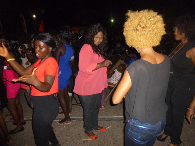 Dernière journée en Gambie: Pape Diouf impose sa loi et sa force au stadium de Bakao. Revivez les images. Dernière journée en Gambie: Pape Diouf impose sa loi et sa force au stadium de Bakao. Revivez les images.