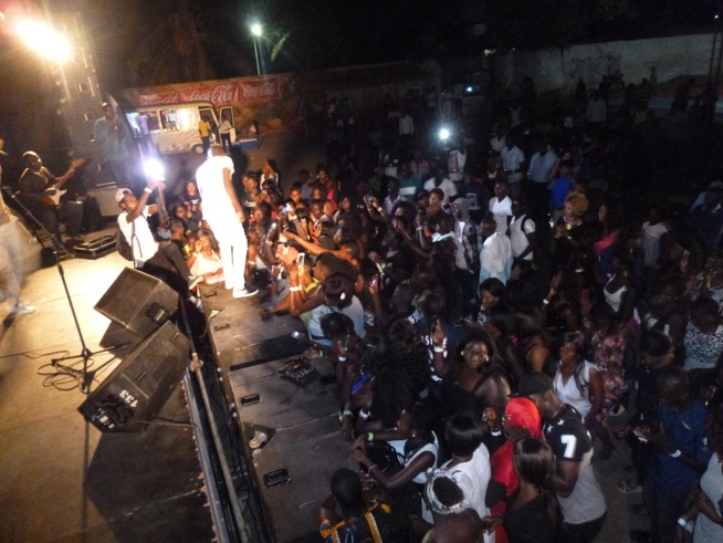 Dernière journée en Gambie: Pape Diouf impose sa loi et sa force au stadium de Bakao. Revivez les images. Dernière journée en Gambie: Pape Diouf impose sa loi et sa force au stadium de Bakao. Revivez les images.