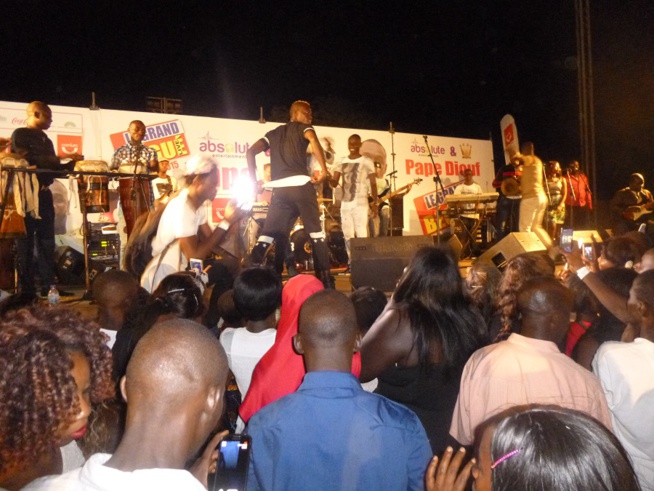 Dernière journée en Gambie: Pape Diouf impose sa loi et sa force au stadium de Bakao. Revivez les images. Dernière journée en Gambie: Pape Diouf impose sa loi et sa force au stadium de Bakao. Revivez les images.
