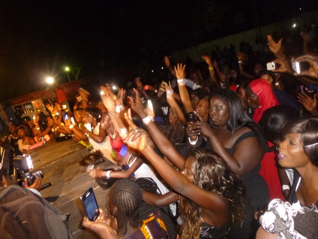 Dernière journée en Gambie: Pape Diouf impose sa loi et sa force au stadium de Bakao. Revivez les images. Dernière journée en Gambie: Pape Diouf impose sa loi et sa force au stadium de Bakao. Revivez les images.