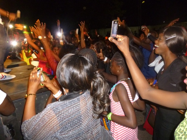 Dernière journée en Gambie: Pape Diouf impose sa loi et sa force au stadium de Bakao. Revivez les images. Dernière journée en Gambie: Pape Diouf impose sa loi et sa force au stadium de Bakao. Revivez les images.