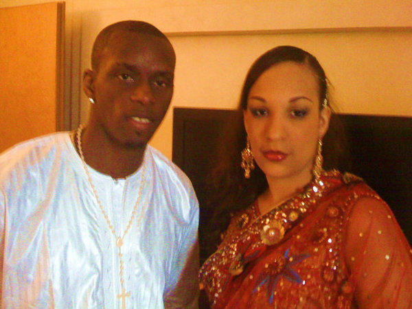 Photo : Henri Camara et sa femme Ornella en tenue traditionnelle