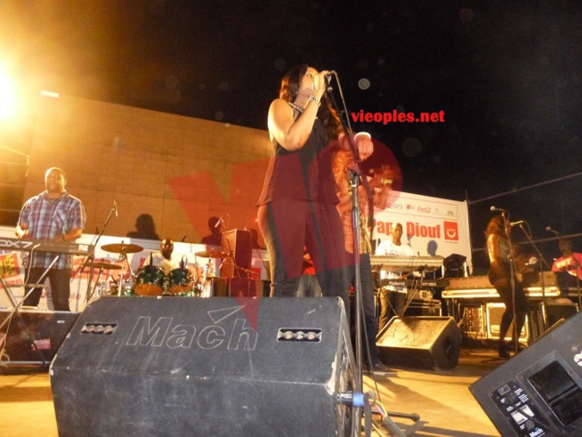 Aida Samb une vraie bête de scène! Aida Samb une vraie bête de scène!