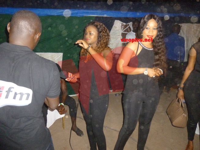 Aida Samb une vraie bête de scène! Aida Samb une vraie bête de scène!