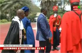 Arrivée du Président Macky Sall au Palais (Vidéo) Arrivée du Président Macky Sall au Palais (Vidéo)