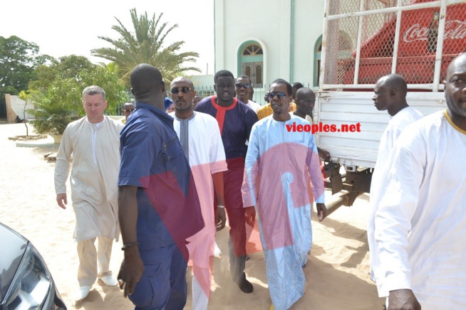 L'homme d'affaires Cheikh Amar un fervent talibé en visite de courtoisie chez Serigne Cheikh le fils de son guide Serigne Saliou à Boustane. L'homme d'affaires Cheikh Amar un fervent talibé en visite de courtoisie chez Serigne Cheikh le fils de son guide Serigne Saliou à Boustane.