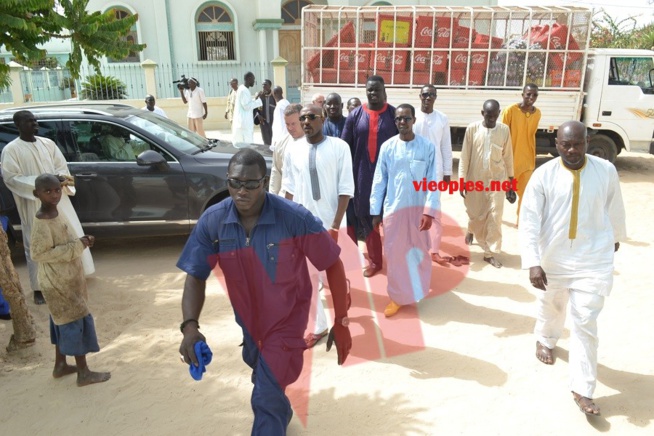 L'homme d'affaires Cheikh Amar un fervent talibé en visite de courtoisie chez Serigne Cheikh le fils de son guide Serigne Saliou à Boustane. L'homme d'affaires Cheikh Amar un fervent talibé en visite de courtoisie chez Serigne Cheikh le fils de son guide Serigne Saliou à Boustane.