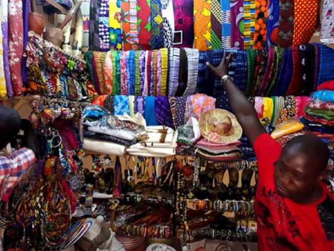 Kaffrine face à des conditions difficiles : Tailleurs et vendeurs de tissus attendent toujours les clients Kaffrine face à des conditions difficiles : Tailleurs et vendeurs de tissus attendent toujours les clients