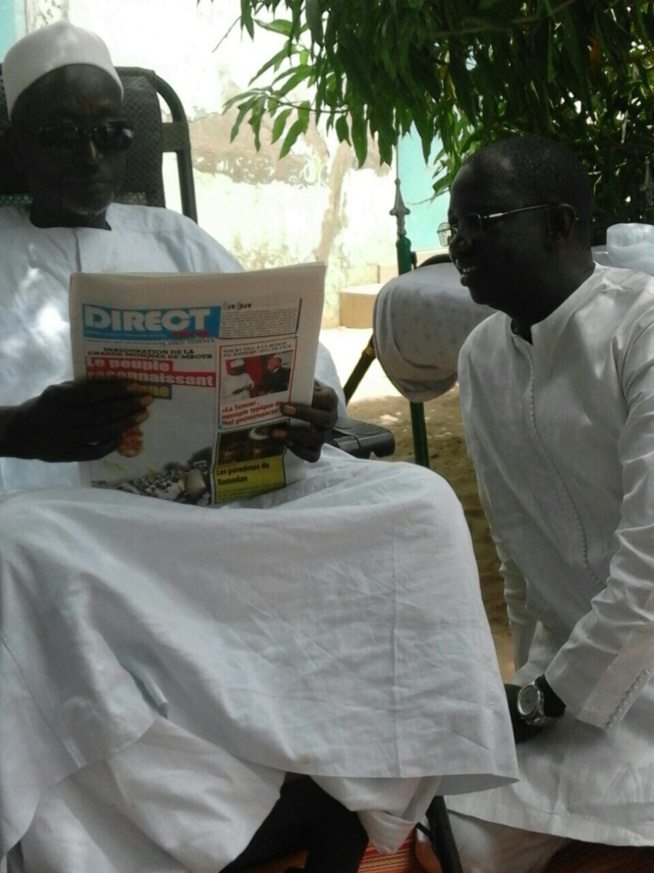 Serigne Cheikh Saliou bénît le journal Direct Infos et son PDG Diogaye Faye Serigne Cheikh Saliou bénît le journal Direct Infos et son PDG Diogaye Faye