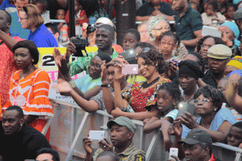 Message fort de Youssou Ndour à Evry : « On peut être noir et Français »