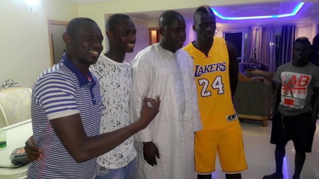 Le leader de la génération consciente Pape Diouf en visite de courtoisie chez les lions de la téranga.