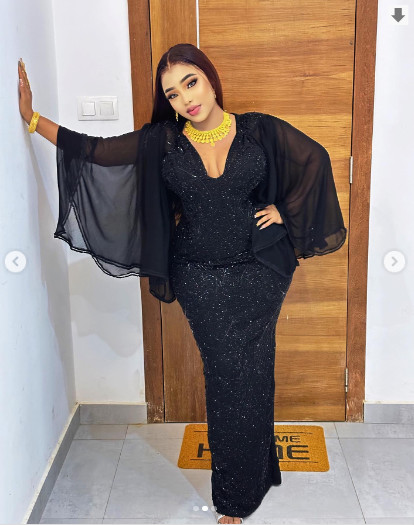 Korité 2024: Admirez la magnifique tenue de Aicha Koné, Sen Petit Galle Korité 2024: Admirez la magnifique tenue de Aicha Koné, Sen Petit Galle
